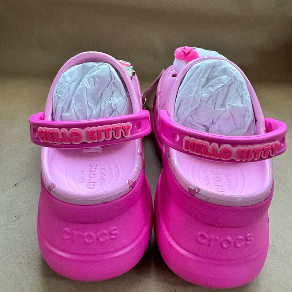NWT Crocs Hello Kitty Bae Clog w All Over Character Print & Exclusive Jibbitz 9 - Picture 4 of 10